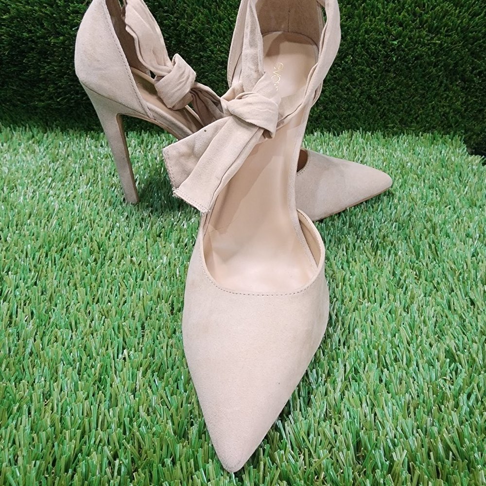 EVA MENDES Suede Tan Pointy Wrap Up Heels in Excellent Condition